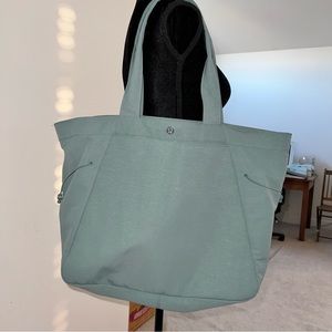 Lululemon Side-Cinch Shopper Bag 18L